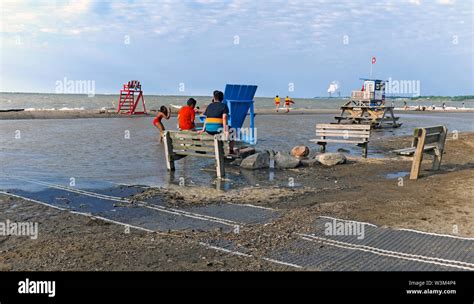 Fairport harbor beach ohio flooding hi-res stock photography and images ...