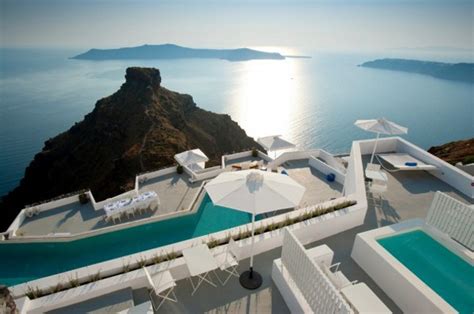 Grace Hotel Architecture Offers High Seat of Luxury