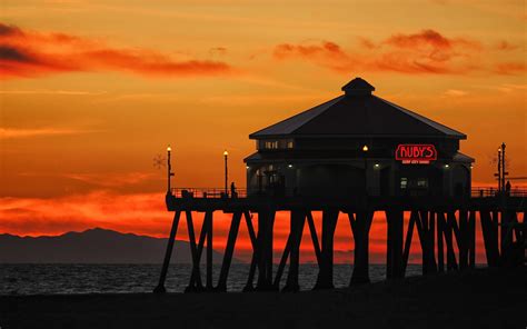 Sunset pier restaurant wallpaper | 1920x1200 | #32170