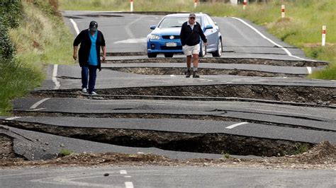 New Zealand earthquake: Tsunami hits after magnitude-7.8 quake strikes ...