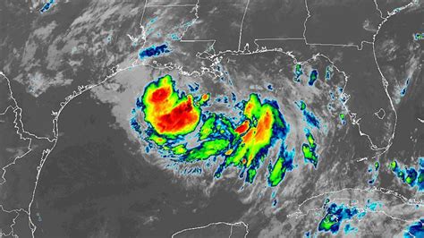 Hurricane in Gulf of Mexico: Track the tropical storm and see its ...