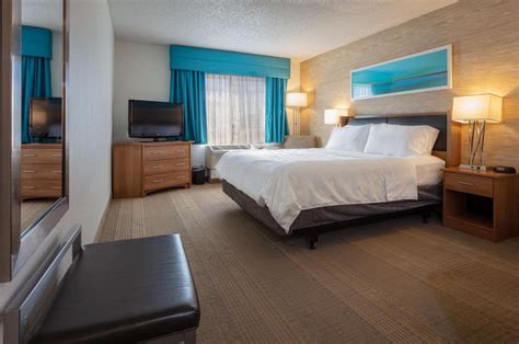 Holiday Inn ANAHEIM-RESORT AREA, Anaheim | LateRooms.com