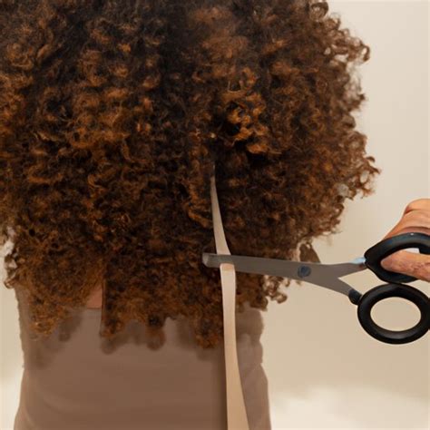 How to Cut Layers for Curly Hair – The Ultimate Guide - The Knowledge Hub