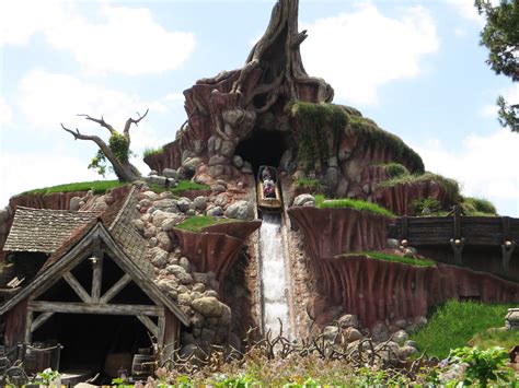 The Top 10 Attractions In Tokyo Disneyland, Japan - Klook Travel Blog