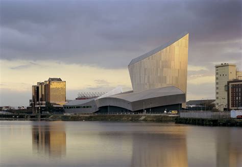 Imperial War Museum North - Libeskind