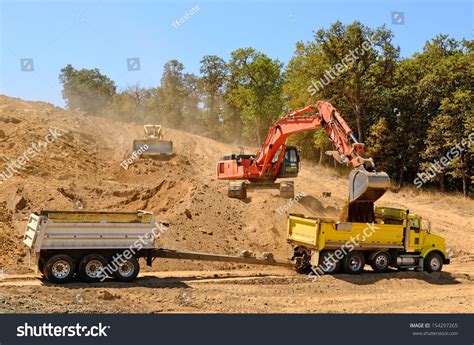 Large Track Hoe Excavator Filling Dump Stock Photo 154297265 | Shutterstock