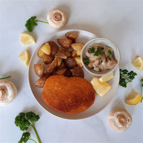 Schnitzel with mushroom cream sauce and potatoes - Vegafit