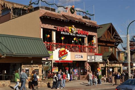 5 Incredibly Fun Places to Eat in Gatlinburg TN