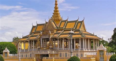 A Guide To Phnom Penh's Royal Palace And Silver Pagoda