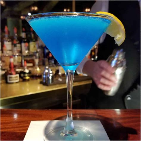 Sea Blue Martini Recipe {Video} - Tammilee Tips