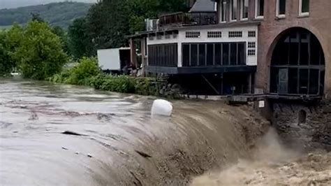 Downpours Cause Dangerous Flooding in Vermont - The New York Times