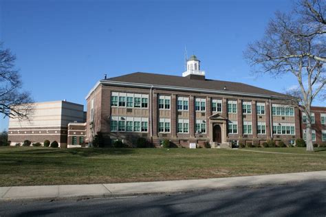 Bayport-Blue Point High School Yearbook Signing Party | Sayville, NY Patch