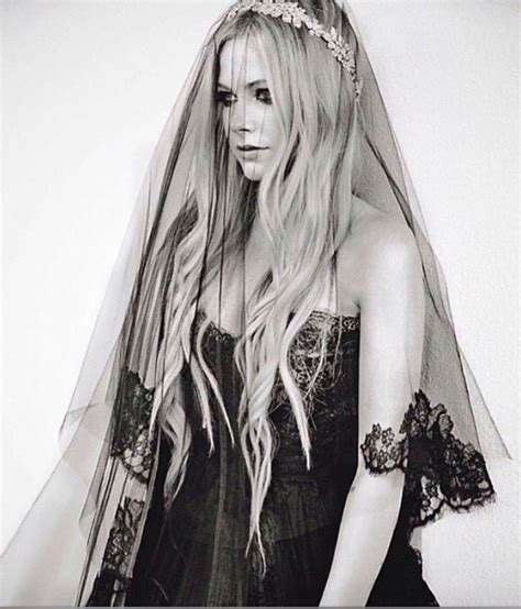 Avril Lavigne Wedding Pictures: Avril Lavigne, Chad Kroeger Wedding ...