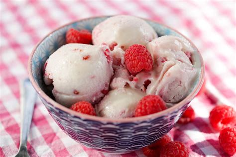 Easy Home-Made Raspberry Ripple Ice-Cream