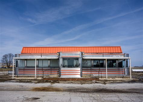 Teen Stumbles Across Eerie 50s-era Diner and Gas Station Frozen in Time ...