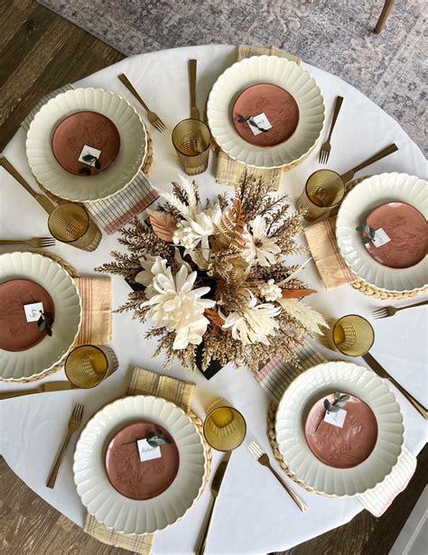 How To Decorate A Round Kitchen Table For Fall - The Chic(ish) Chick