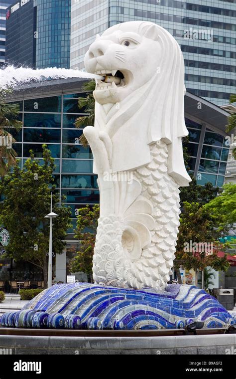 Merlion Statue Singapore Stock Photo - Alamy