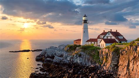 The Portland Head Lighthouse in Cape Elizabeth at sunrise, Maine, USA ...