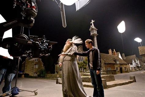 30 Behind The Scenes Photos From Famous Movies | Harry potter film ...