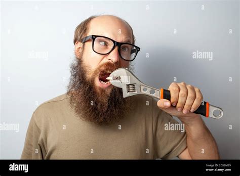 Dentist pulling tooth hi-res stock photography and images - Alamy