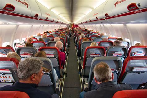 Pilots Performing Aborted Landing ‘Distracted’ By Cabin Crew ...