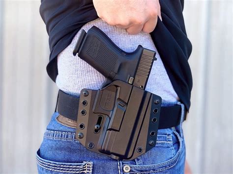 Best 1911 Holsters for Concealed Carry - Pew Pew Tactical