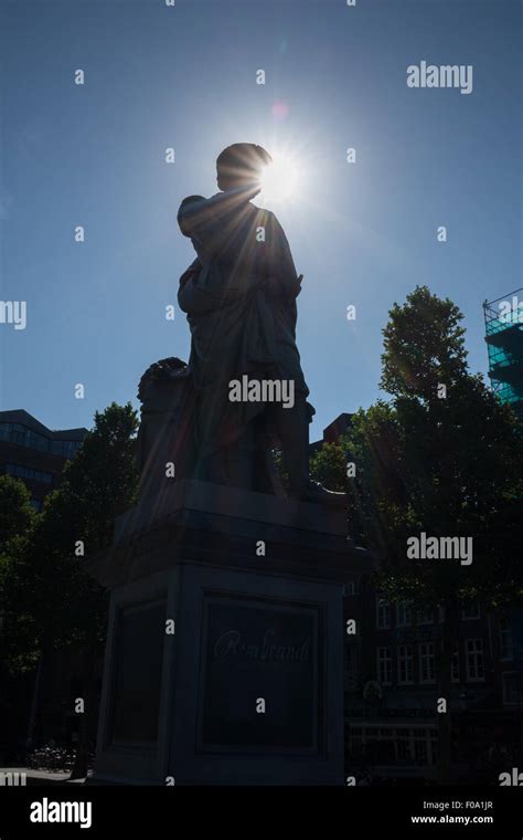 Statue of Rembrandt in Rembrandtplein in Amsterdam Stock Photo - Alamy