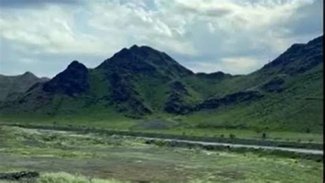 Saudi weather enthusiast captures rare sight of arid Mecca mountains ...