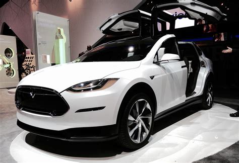 Tesla Model X: The Electrifying SUV – Techgage