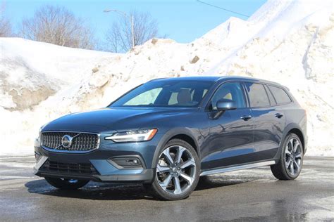 Should You Buy A 2023 Volvo V60? - Motor Illustrated