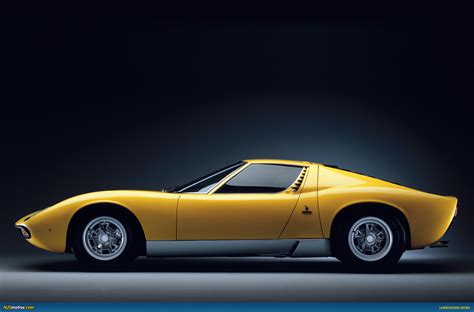 AUSmotive.com » Random wallpapers: Lamborghini Miura SV