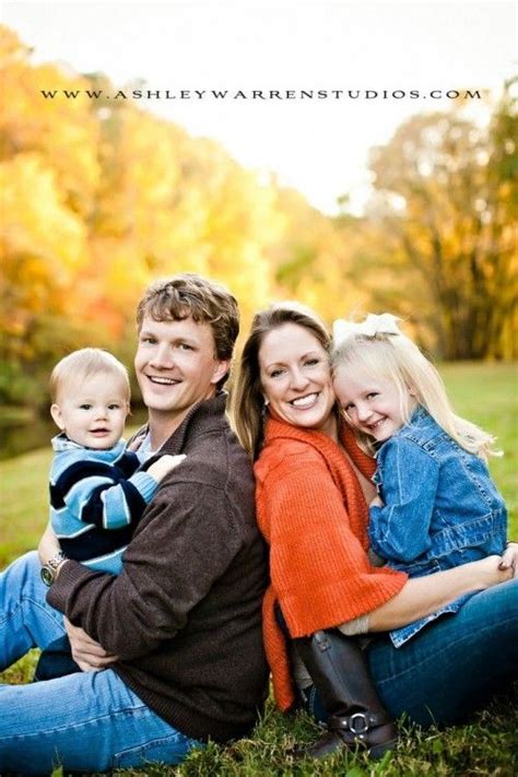 Fall Family Portraits, Family Portrait Poses, Photography Poses Family ...