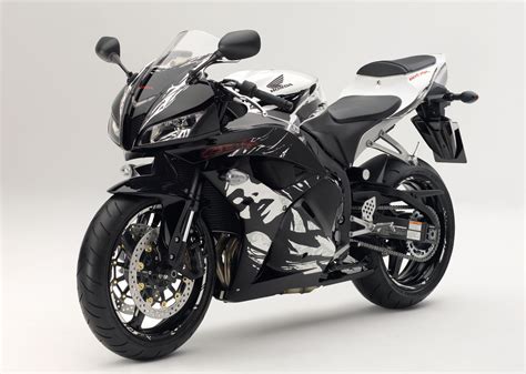 Review of Honda CBR 1000 RR Fireblade 2000: pictures, live photos ...