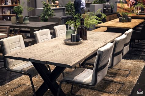 A Natural Upgrade: 25 Wooden Tables to Brighten Your Dining Room