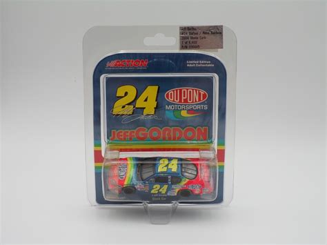 Jeff Gordon 2004 DuPont / Retro Rainbow 1:64 Nascar Diecast