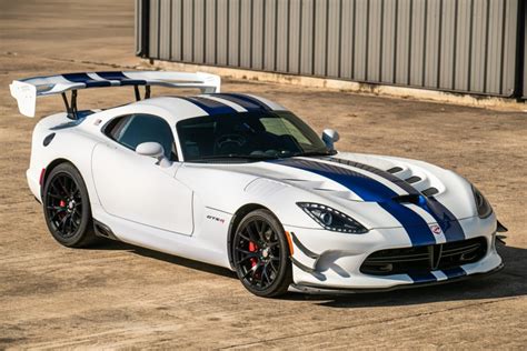 BaT Auction: 840-Mile 2017 Dodge Viper GTS-R Commemorative Edition ACR ...