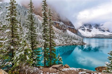 Turquoise Serenity: Moraine Lake Winter HD Wallpaper