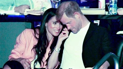 "We want privacy" and "Stop looking at us" Meghan Markle, Prince Harry ...