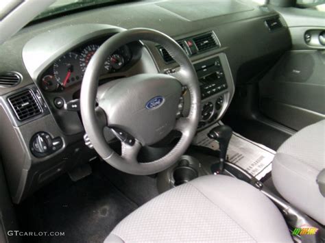 2005 Ford Focus ZX5 SES Hatchback Interior Color Photos | GTCarLot.com