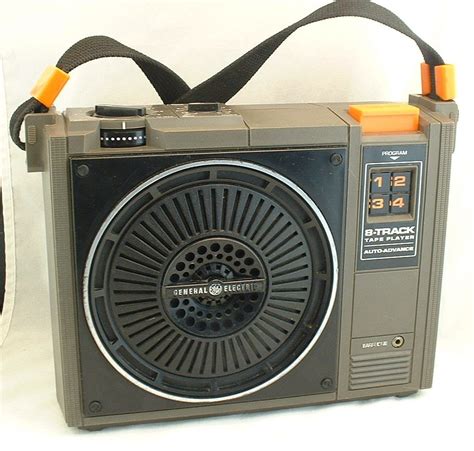 VINTAGE 8 TRACK TAPE PLAYER General Electric Model No.