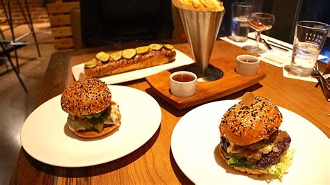 8 things to expect when you dine at Gordon Ramsay Burger