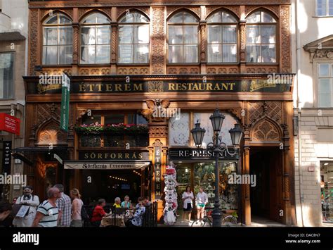 Shop s in Vaci utca shopping street, Budapest, Hungary Stock Photo - Alamy