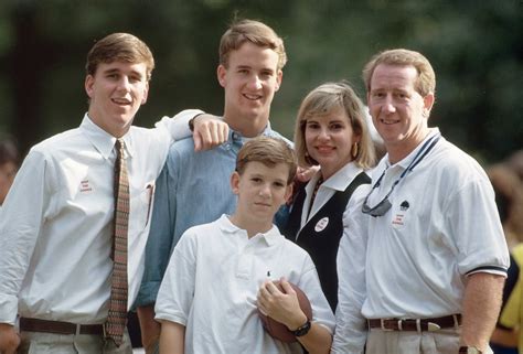 Peyton Manning: See Photos From the Mannings' Childhood | Time.com