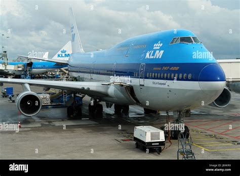 Boeing 747 jumbo KLM airplane cockpit Stock Photo: 143186510 - Alamy