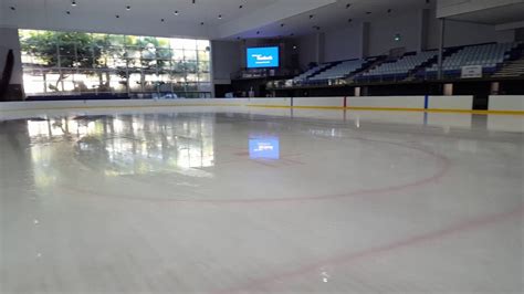 Macquarie ice rink - YouTube