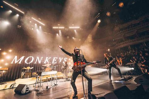 How Long Are Arctic Monkeys Concerts? – velvetunderground.com