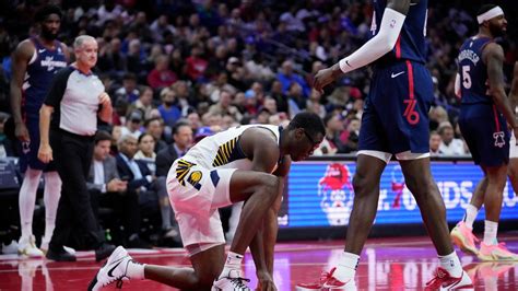 Pacers' Jalen Smith leaves game vs. 76ers due to head injury, taken to ...