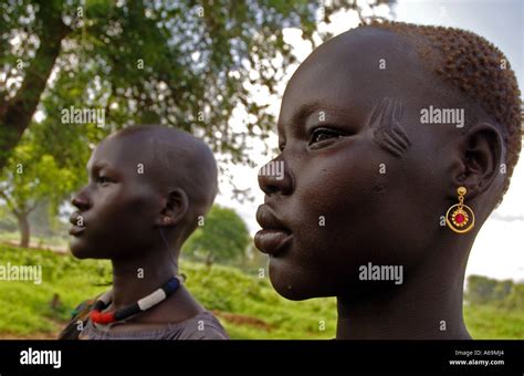 Dinka tribe hi-res stock photography and images - Alamy