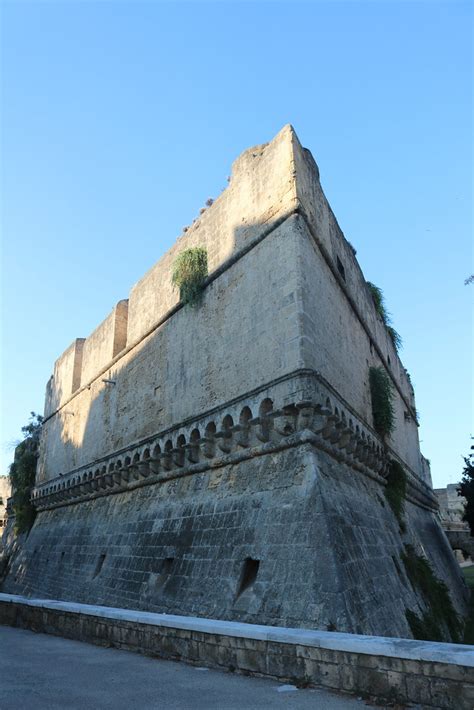 Bari castle walls. | Bari to Castel del Monte and MAtera | Kevin Norman ...