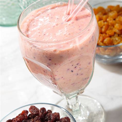 Raisin and Berry Smoothie - California Raisins